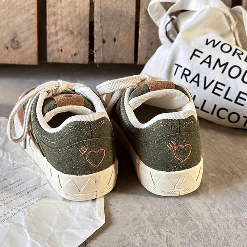 

SHANPA Casual Women Platform Sneakers Flat Embroidered Love Heart Fashion Shoes Autumn 2023 Ladies Luxury New Skateboard Shoes