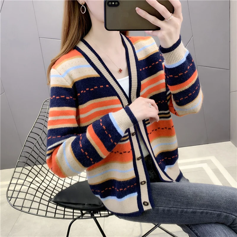 

Трикотажный кардиган в полоску, с V-образным вырезом, весна 2022