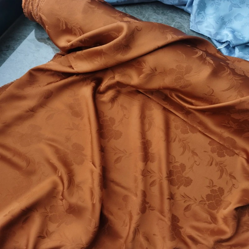

Chocolate Jacquard Silk Fabric 114cm Width 19 Momme Floral Satin Mulberry Silk Soft Cloth For Skirts Cheongsam Hanfu