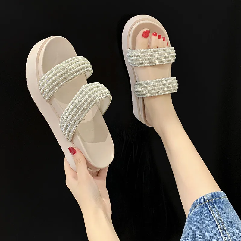 

Шлепанцы женские на плоской подошве, со шнуровкой и бусинами