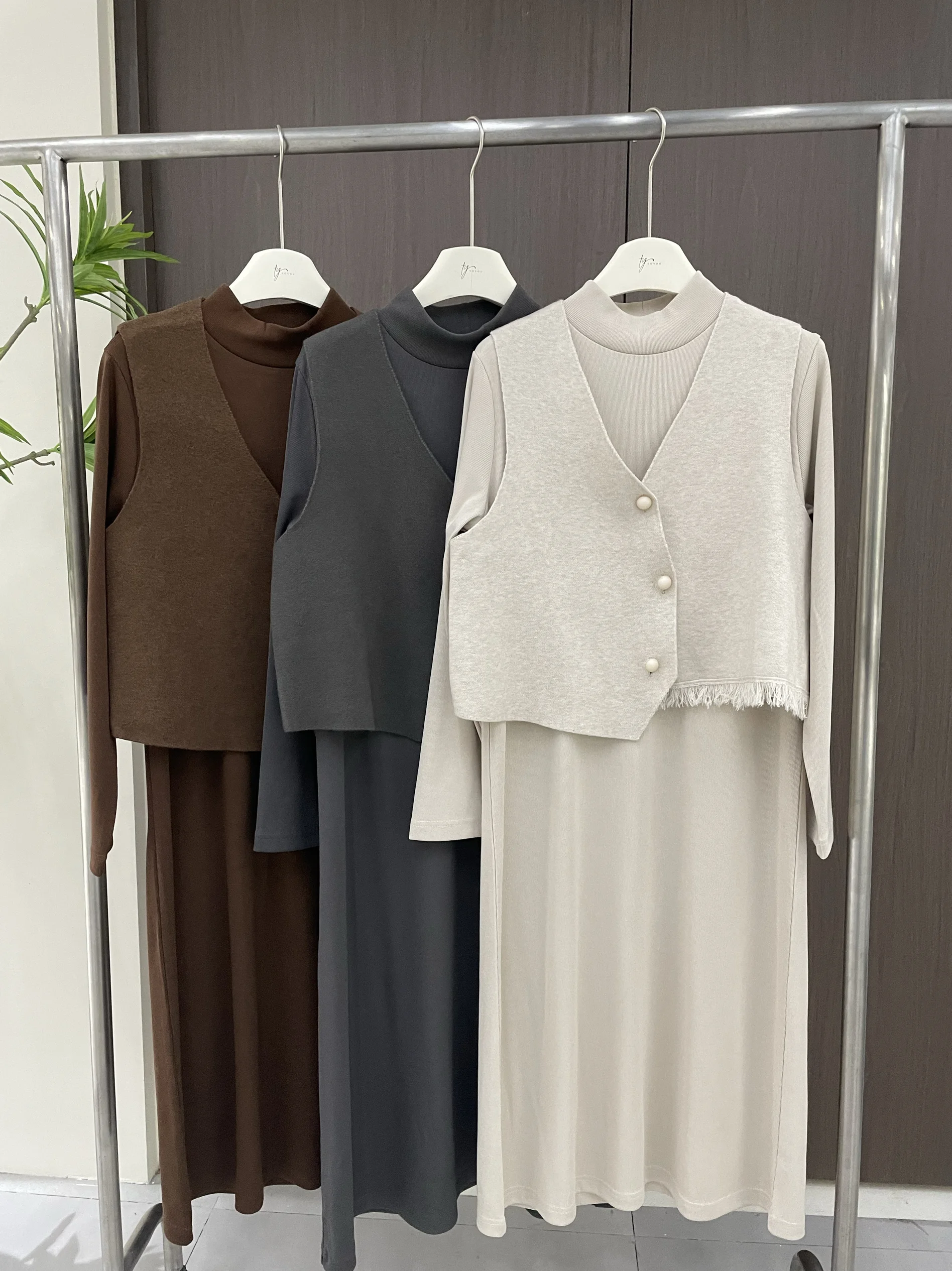 Осень-зима 2024 новый модный жилет с кисточками платье полувысоким воротником