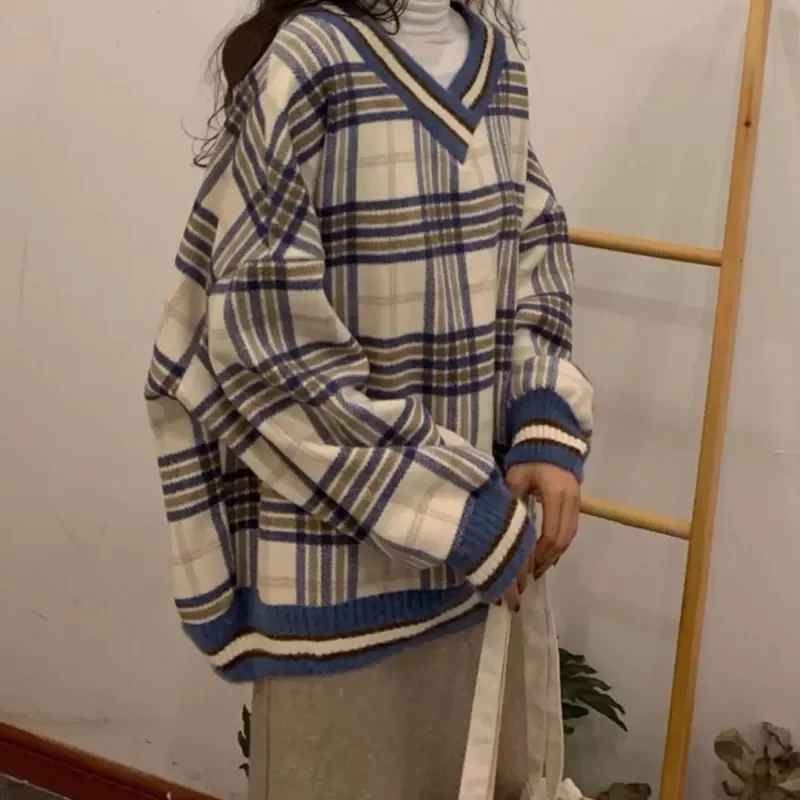 

Пуловер женский теплый с длинным рукавом и V-образным вырезом