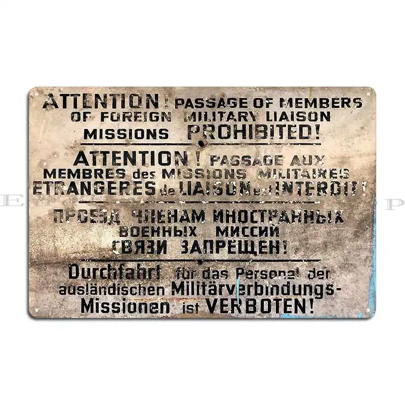 Знак с надписью холодная война