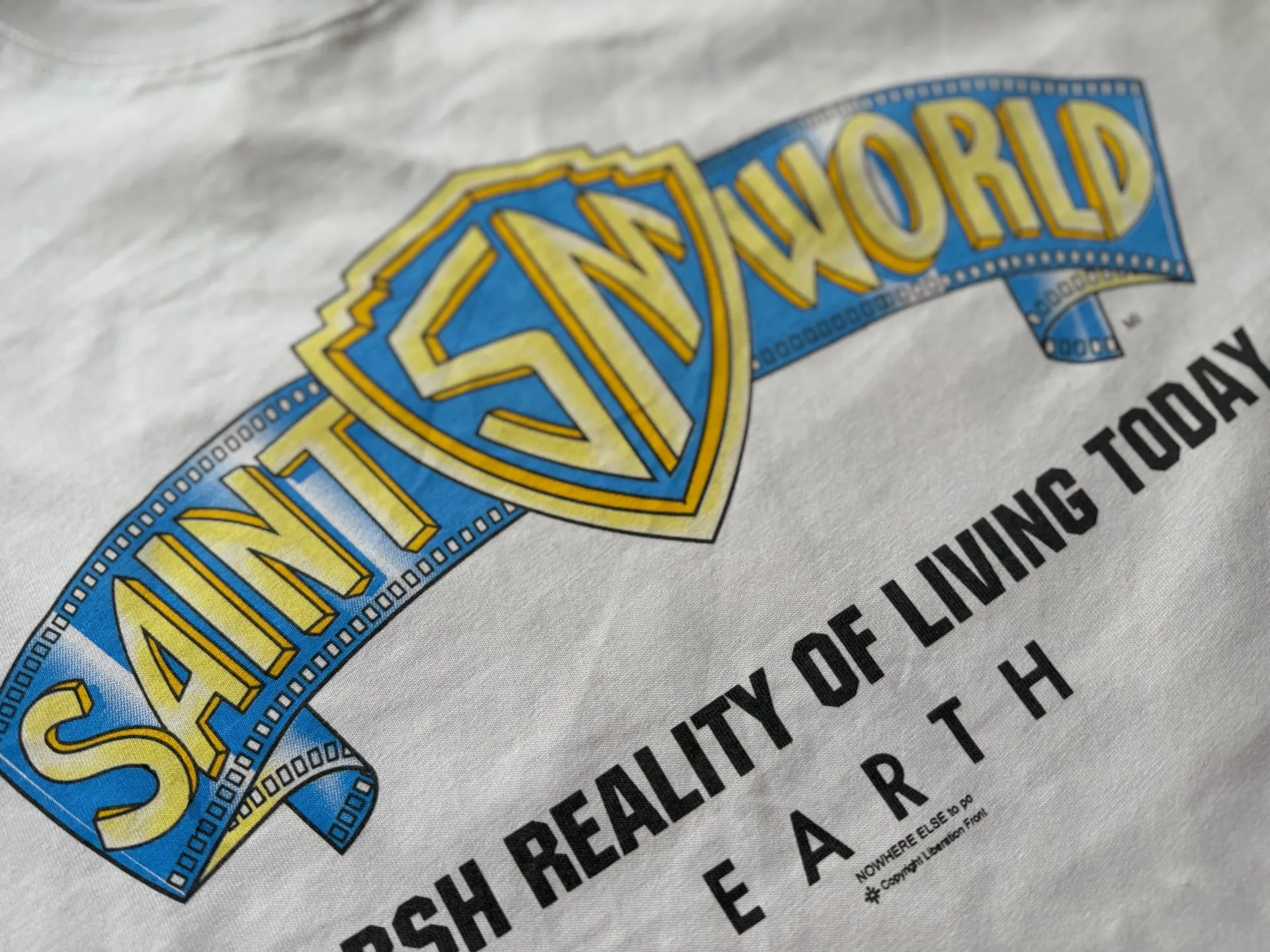 Фото Футболка 26ss SAINT SM WORLD HARSH REALITY OF LIVING TODAY EARTH для мужчин и женщин, топы, футболки №5