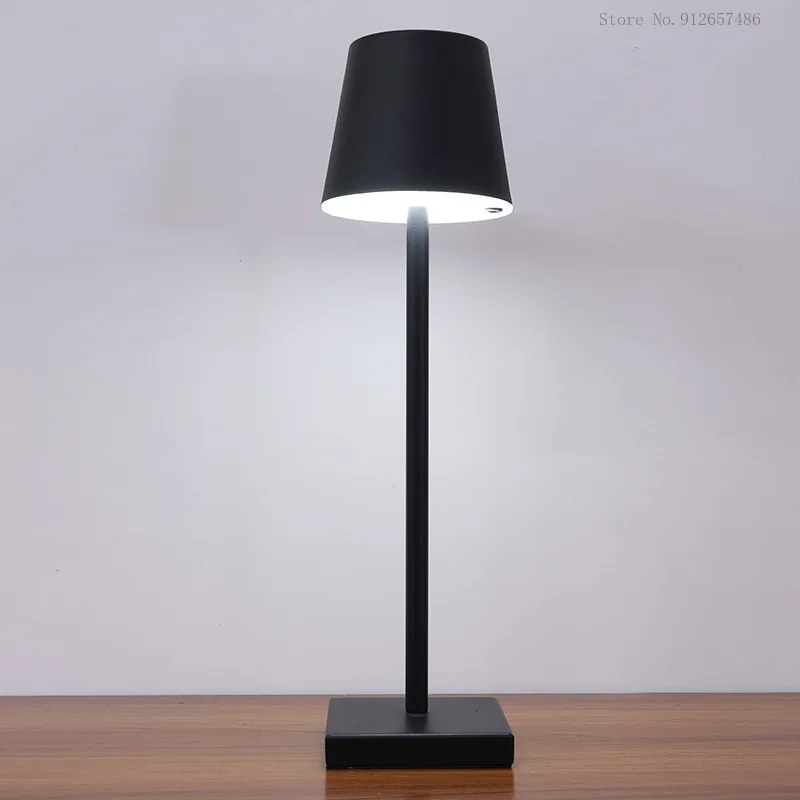 

Светодиодная настольная лампа в европейском стиле с сенсорным выключателем, современный креативный ночсветильник с защитой глаз, 3 цвета, приглушаемые светодиодные настольные лампы