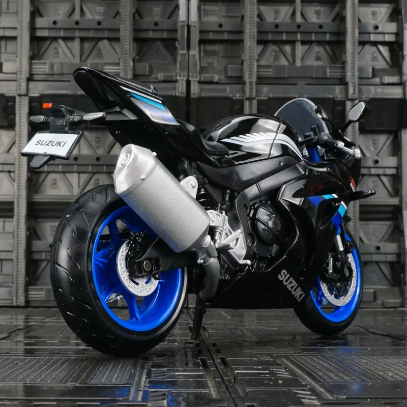 Модель мотоцикла Suzuki GSX-R1000 в масштабе 1:12, выполненная с высокой детализацией, тщательно проработана и отличается высоким качеством. (art.: 3920dcfee0607) - 3920dcfee0607