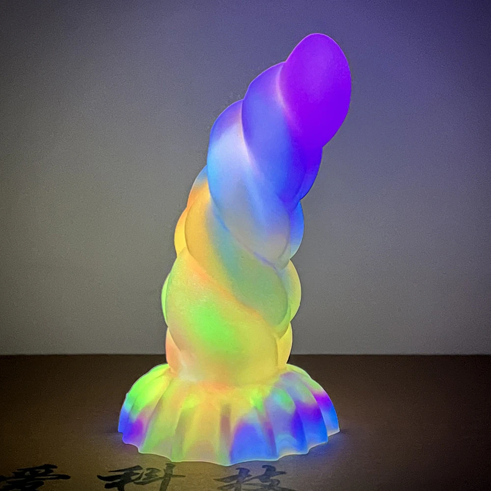 Фаллоимитатор для стимуляции точки G famak светящийся в темноте силиконовая кривая