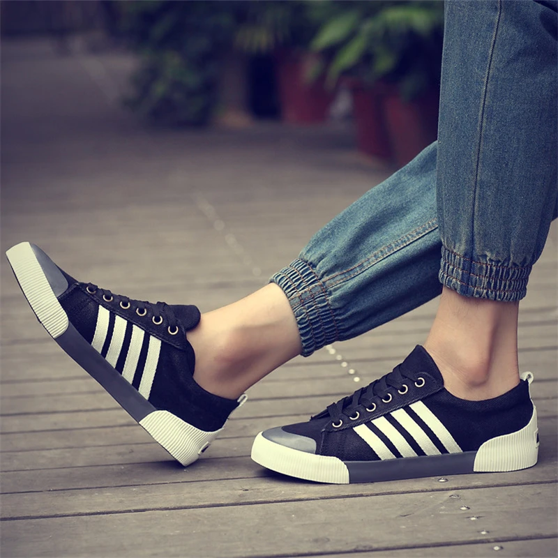 Classic Red Lace-up Men's Canvas Sneakers Comfortable Breathable Mens Skateboard Sports Shoes Low-cut Man Vulcanization Shoes