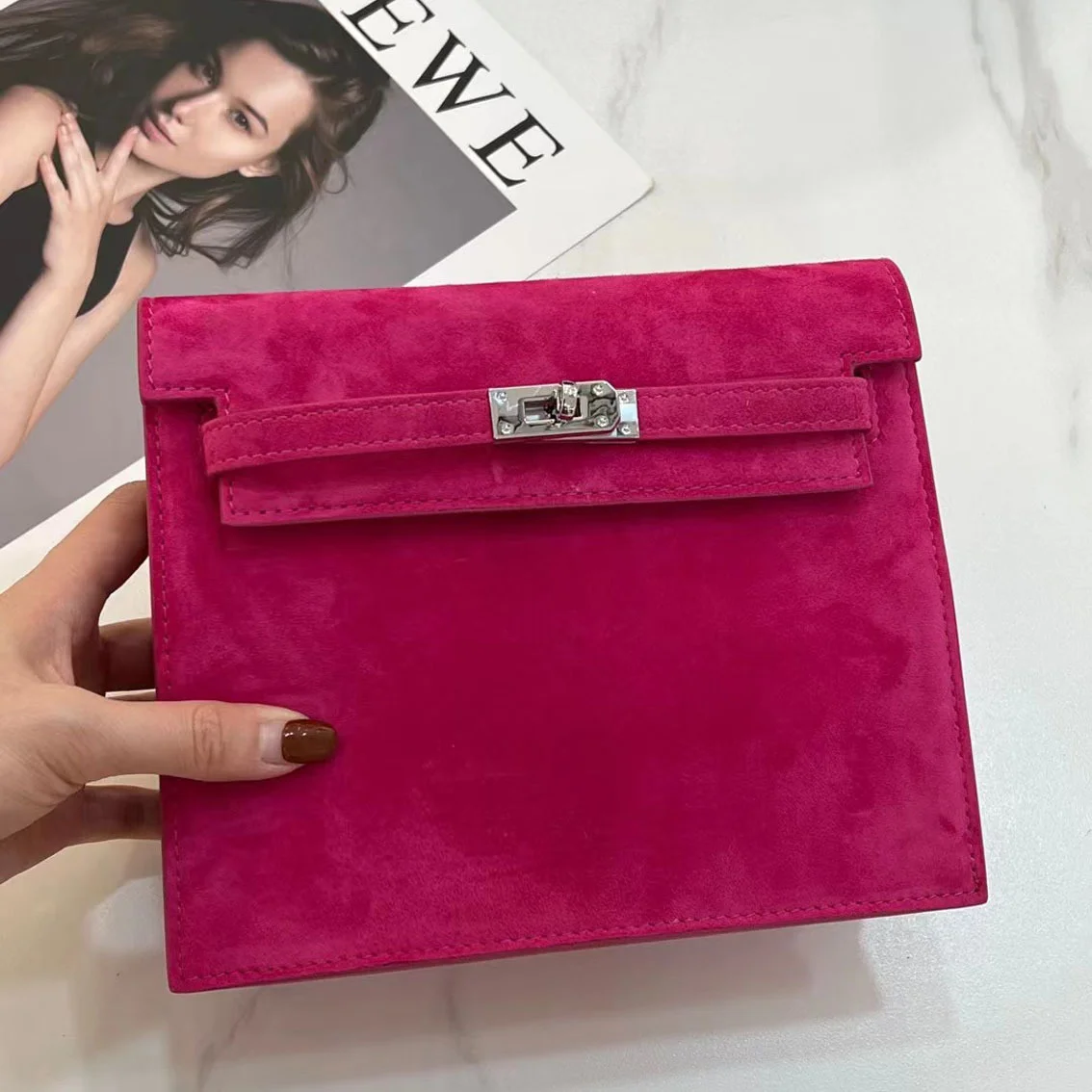 

Женская сумка из матовой кожи, на одно плечо