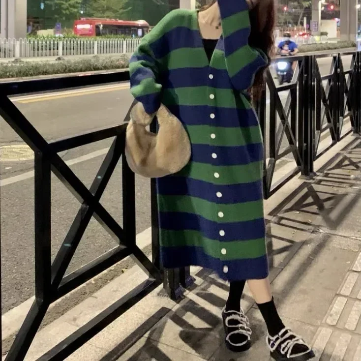 Дизайнерский длинный свитер в полоску в стиле ретро