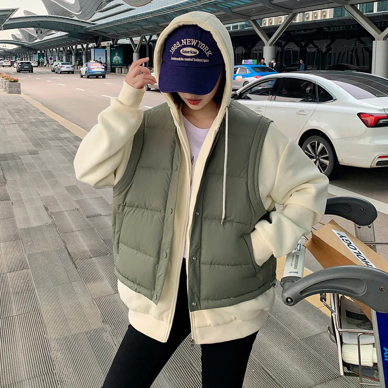 Куртка-жилет женская короткая с капюшоном