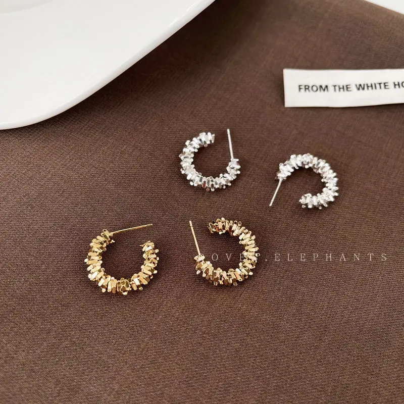 

2022 New Fashion Irregular Golden C Shape Earrings for Woman Art Design Elegance Gold Hoop Earrings Wedding Jewelry Wholesale