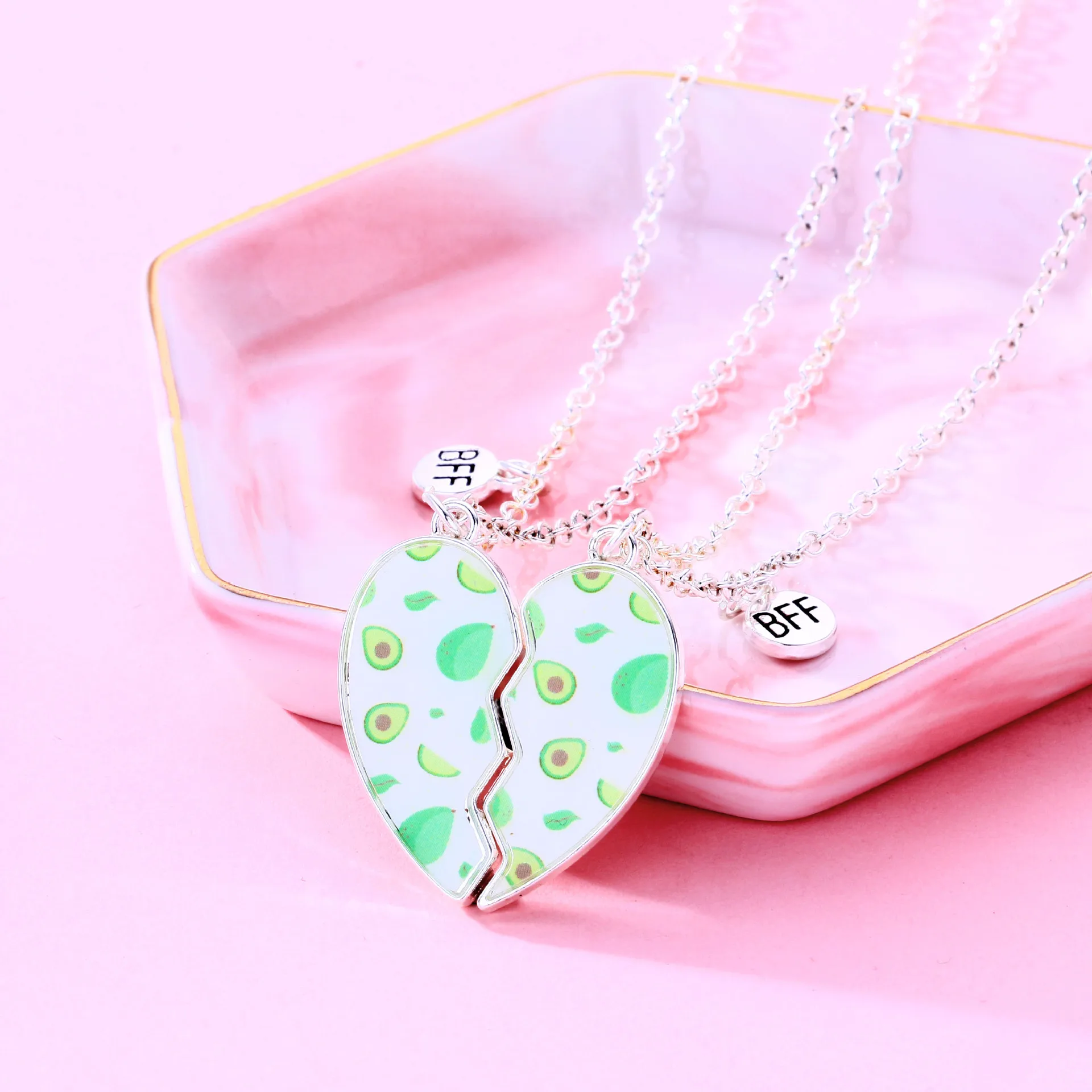 

New Children's Sticker Epoxy Necklace Simple Fashion BFF Friends Magnet Necklace Set Jewelry