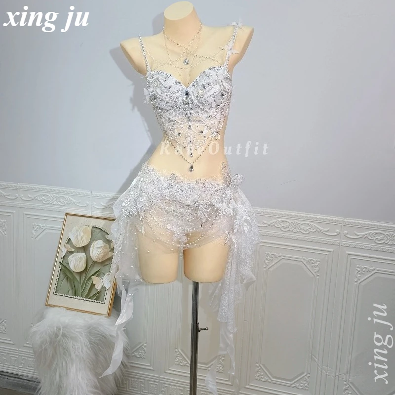 Фото Xing Ju White Butterfly Роскошный топ-сарафан с бриллиантами, прозрачная юбка с кисточками, сексуальный сценический костюм для певицы/танцовщицы, наряд для вечеринки/дня рождения №1