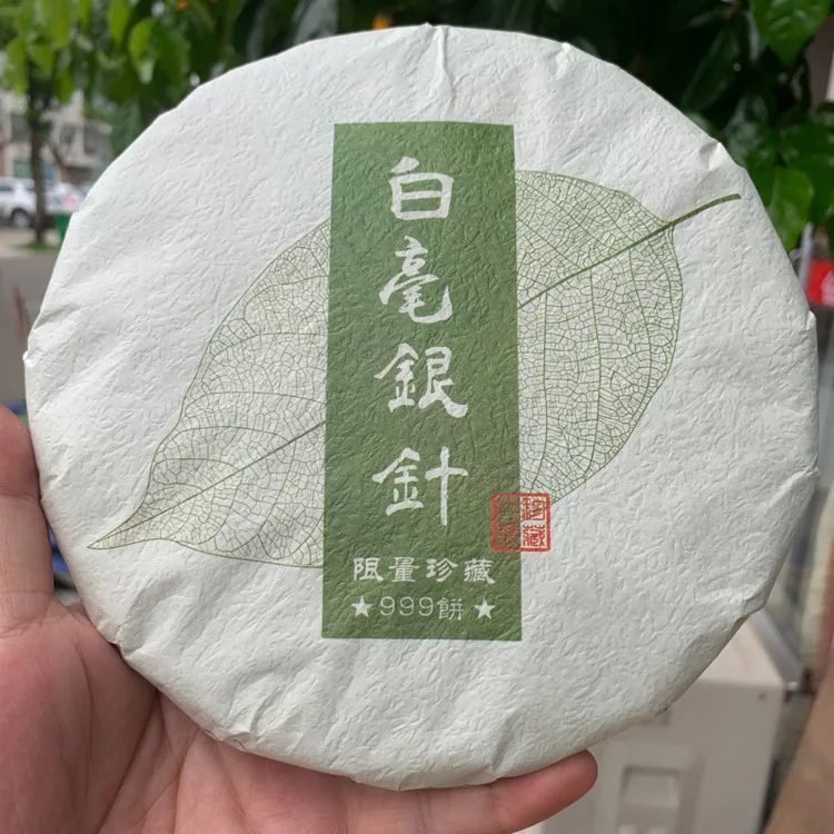 

2021 Fuding Touchun Baihao Silver Needle Tea Sun-dried Floral Peony King 300g/piece Tea Cake Fujian Tea Health Care