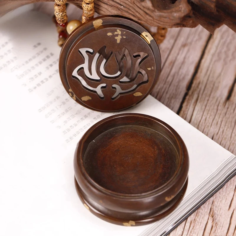 Катушка желтого цвета с имитацией неблагоприятных облаков