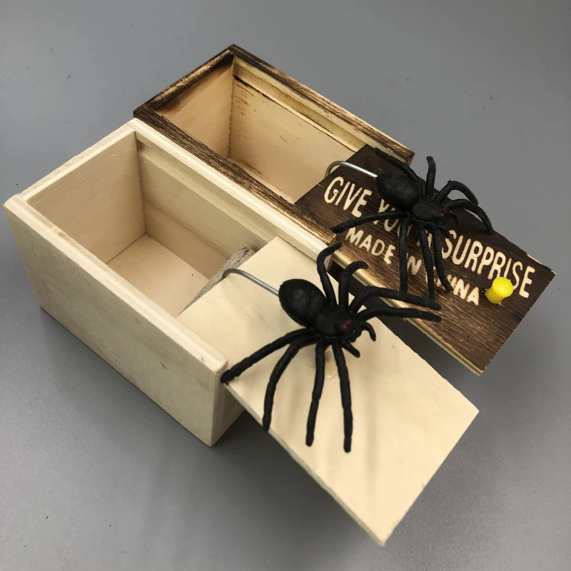 

Wooden Prank Trick Practical Joke Home Office Scare Toy Box Gag Spoof Worm Spider Friend Funny Play Joke Gift Surprising Box