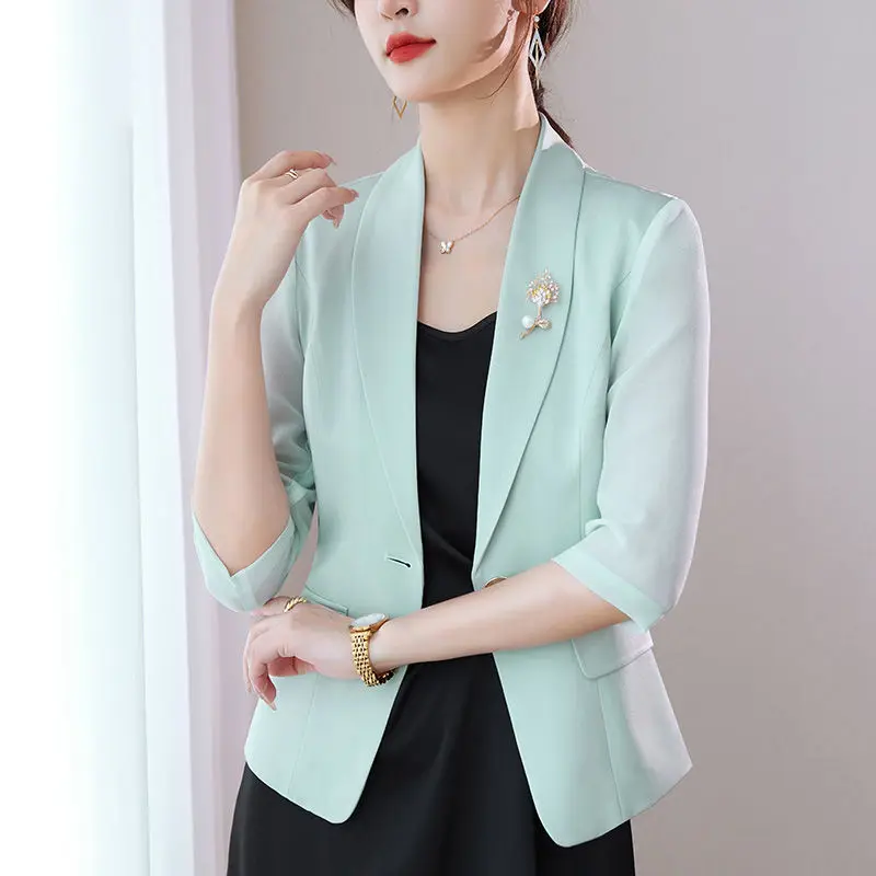 Женский шифоновый пиджак на пуговицах