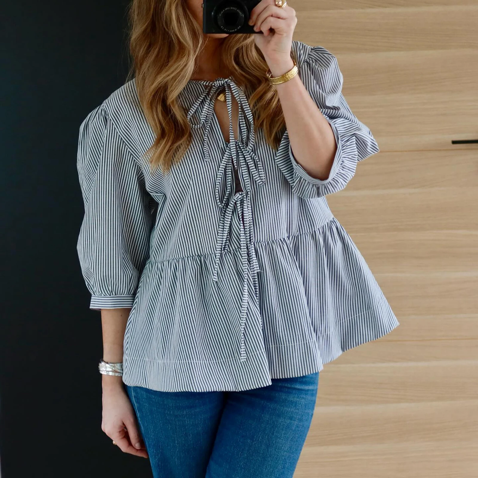 Женская блузка с коротким рукавом-фонариком круглым вырезом