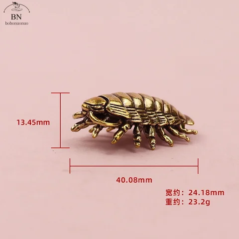 Миниатюрная фигурка гигантского изопода из меди
