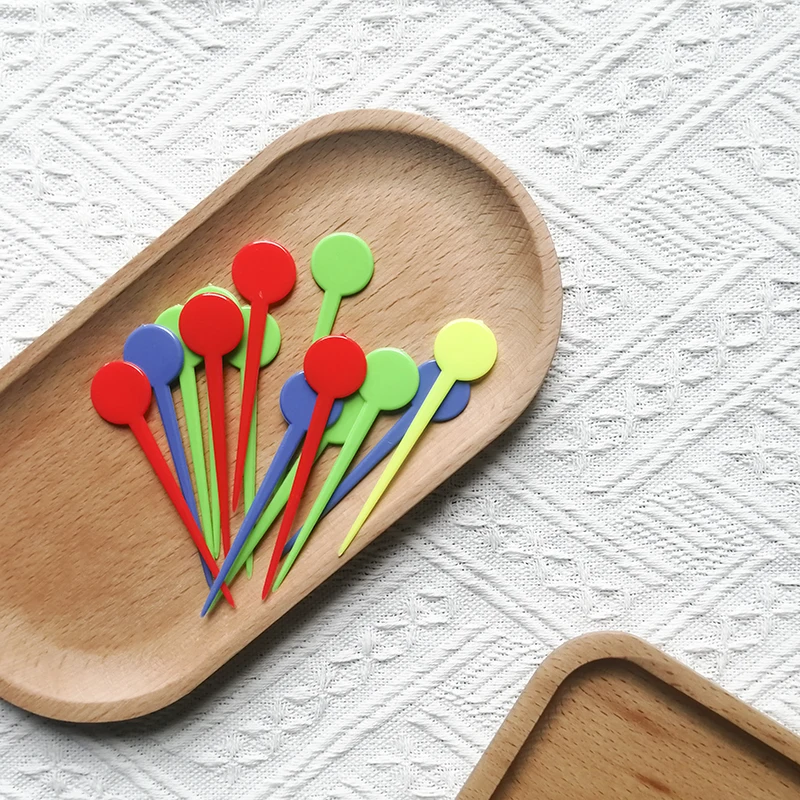 100PCS 9 см пластиковые палочки для коктейля одноразовые маленькие вилки фруктов