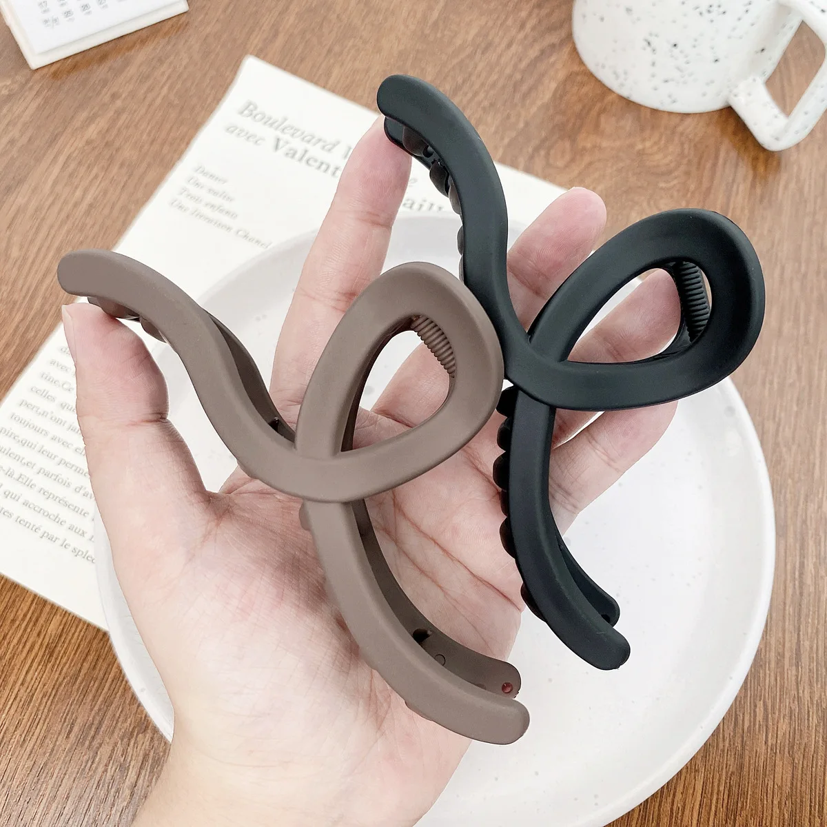 

Fashion Large Hair Claws Girl Clip Barrette Ponytail Hairpins Hair Clip Shark Clip Elegant Vintage Women Accessories Headwear