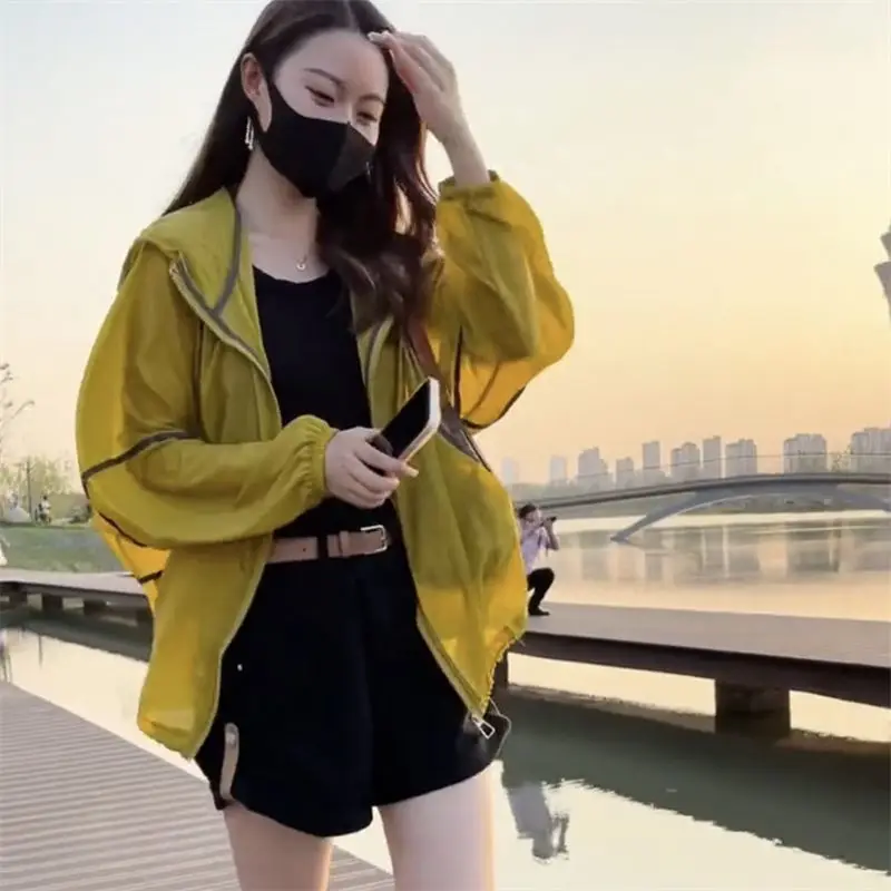 

2023 Women Summer Fashion Thin Sunscreen Clothing Female UV Protection Breathable Coats Ladies Thin Hooded Casual Jackets G61