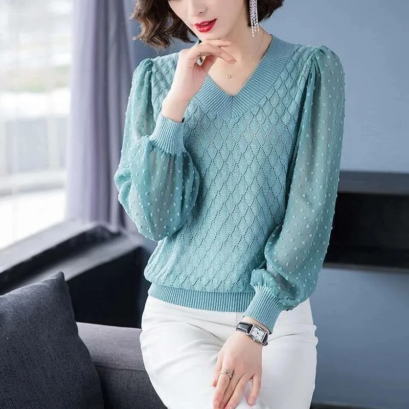 

Hollow Knitted Sweater Female Diamond Lattice Lace Lantern Sleeve Stitching V Neck Loose Jumpers Women Spring Summer Suéteres