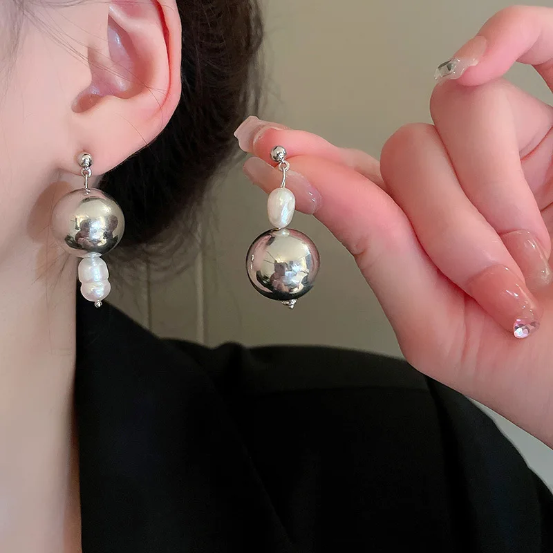 

Silver Needle Asymmetric Pearl Metal Ball Dangle Earrings Korean Trend Temperament Personality Jewelry for Women Girl Party Gift