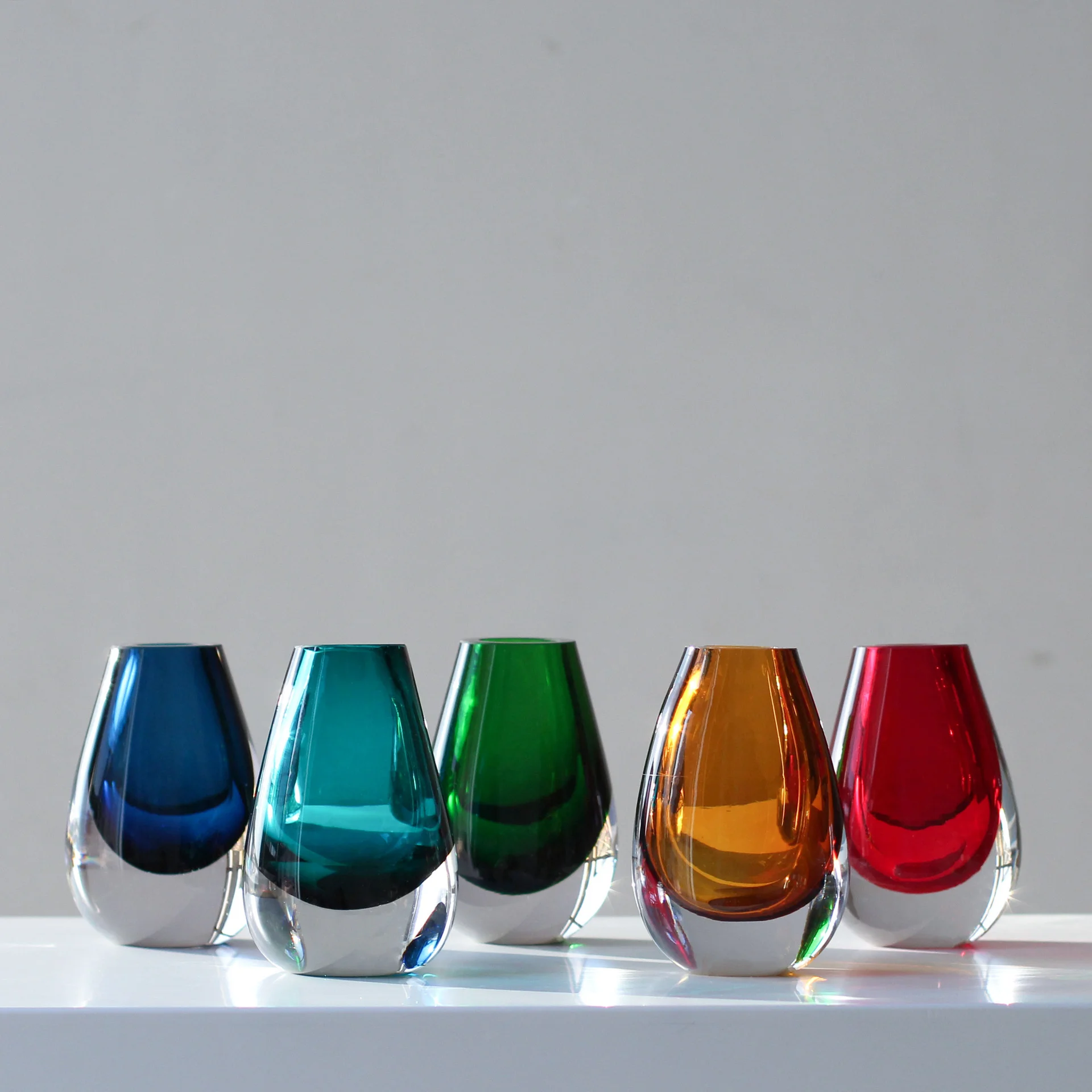 Скандинавский современный выдувной толстый низ маленький рот красочные