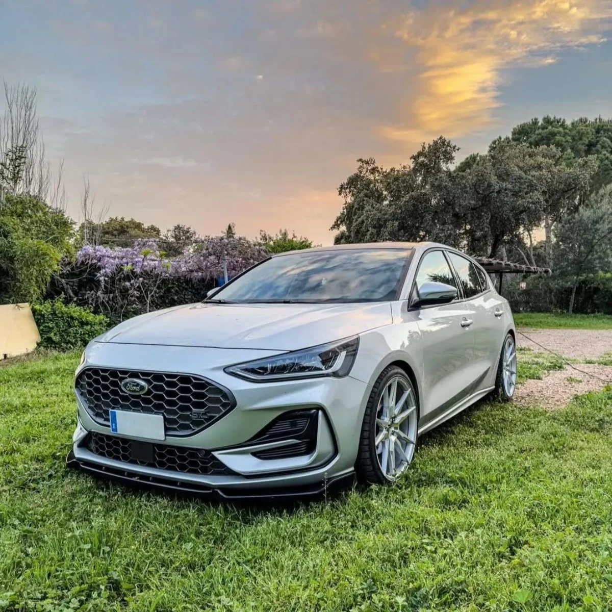 Фото Передний бампер в стиле Maxton для Ford Focus Mk4 ST ST-Line 2019-2025, диффузор, внешняя отделка, разделитель Canard, индивидуальные комплекты кузова №2