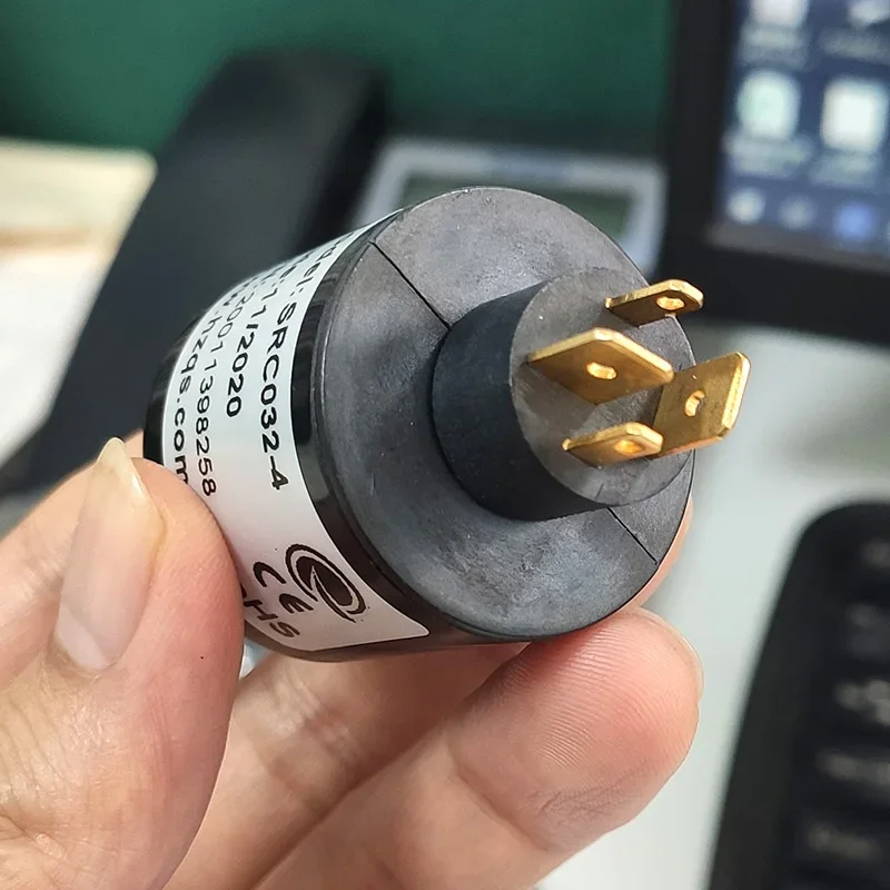 SRC032-2 SRC032-3 SRC032-4 Проводящие скользящие кольца с прямым подключением могут