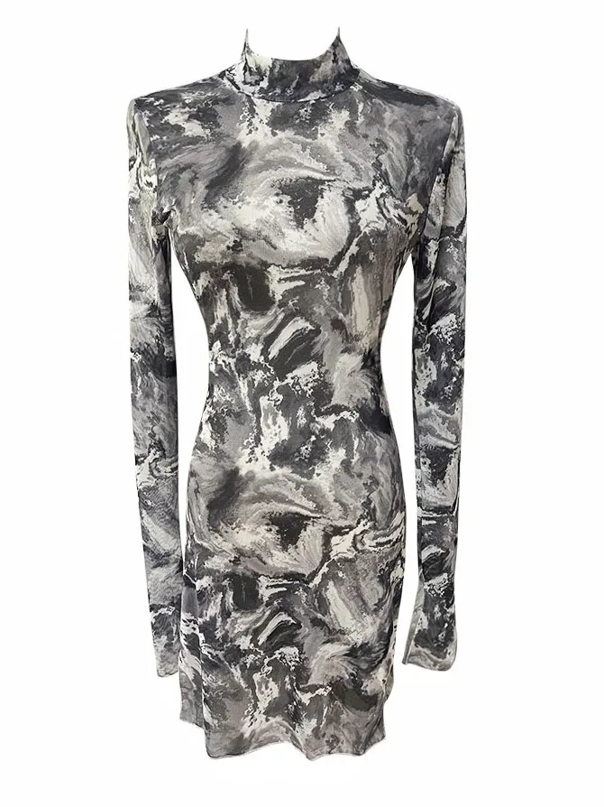 Женское облегающее платье с длинным рукавом