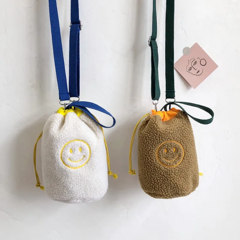 Маленькая мягкая сумка-мешок через плечо Smiley для девушек и женщин на бежевого