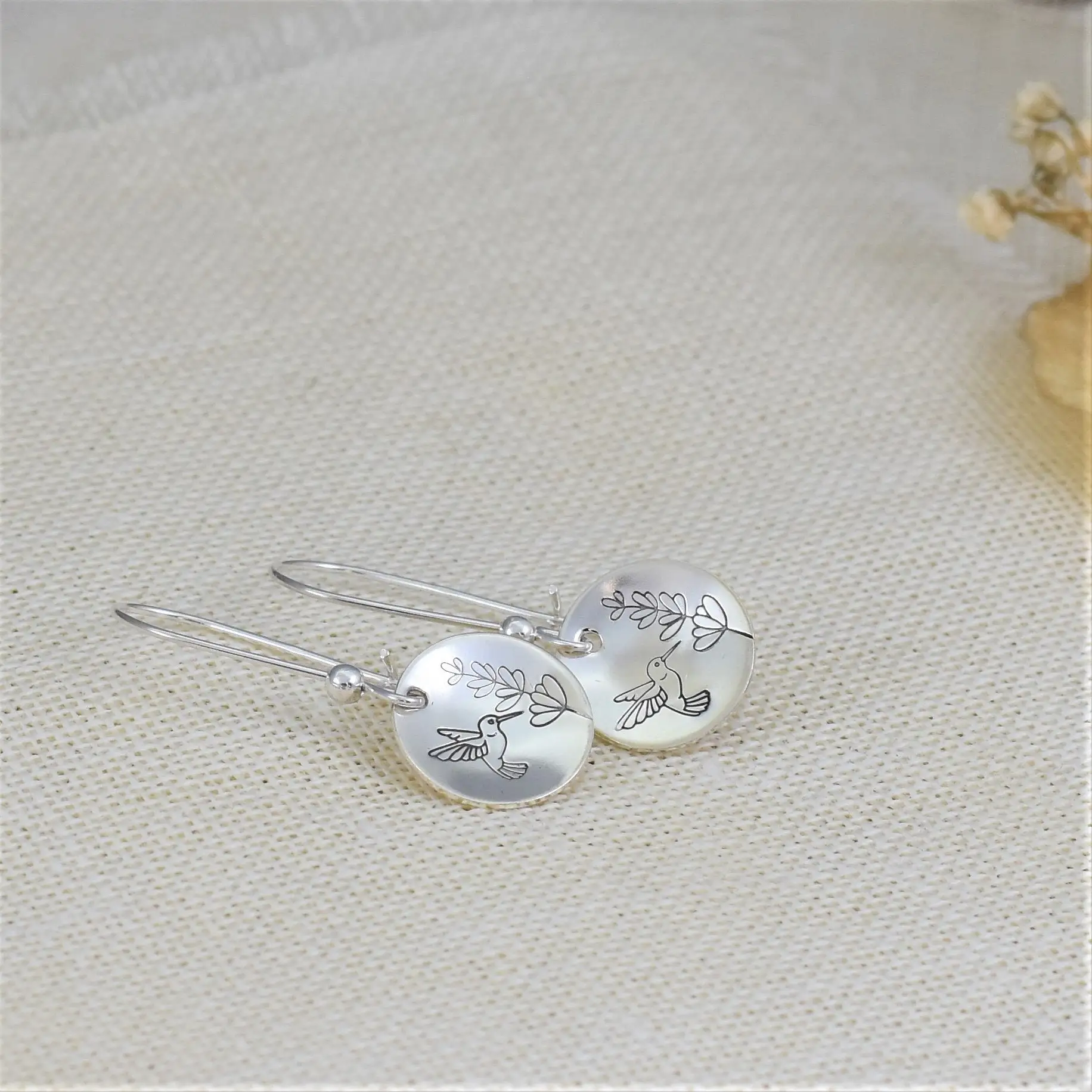 

Vintage Fashion Earrings for Women Silver Round Bird Carved Earring Girls Party Vacation Travel Jewelry Birthday Gift