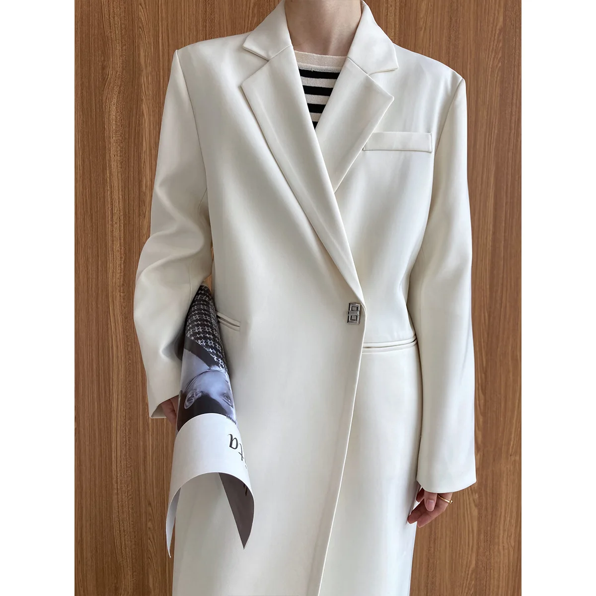 Fashionable mid length suit coat for women's autumn new loose temperament lock button design suit