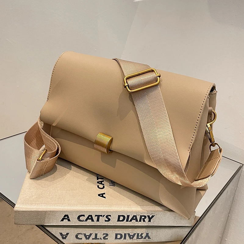 

Vintage Style Women's Bag 2022 New Ins Large Capacity Square Bag Classic Shoulder Bag Casual Messenger Bag