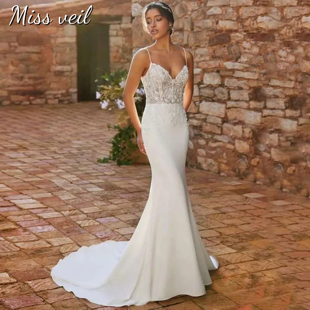 

Miss Veil Spaghetti Straps Wedding Dress Sheath V-Neck Secy Backless Bridal Gown Lace Appliques Court Train Vestido de casamento