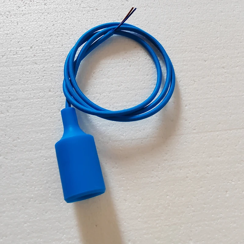 

Пластиковый патрон E27 разноцветный