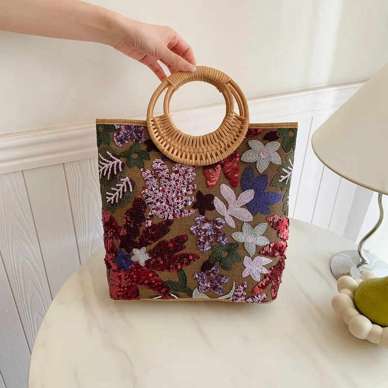 Женская большая сумка с бусинами и цветком круглая ручная плетеная