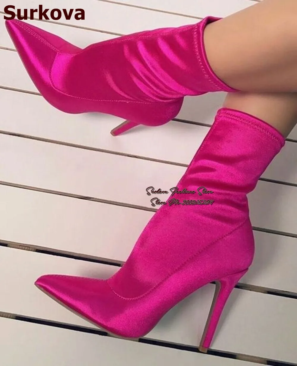 

Розовые атласные ботильоны Surkova из блестящей шелковой ткани, на тонком высоком каблуке, с острым носком, Элегантные короткие ботинки