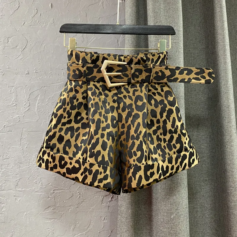【Absgd】 2022 New Arrival High Waist Brown Leopard Slim Wide Leg Shorts With Belt Fashion Tide Women