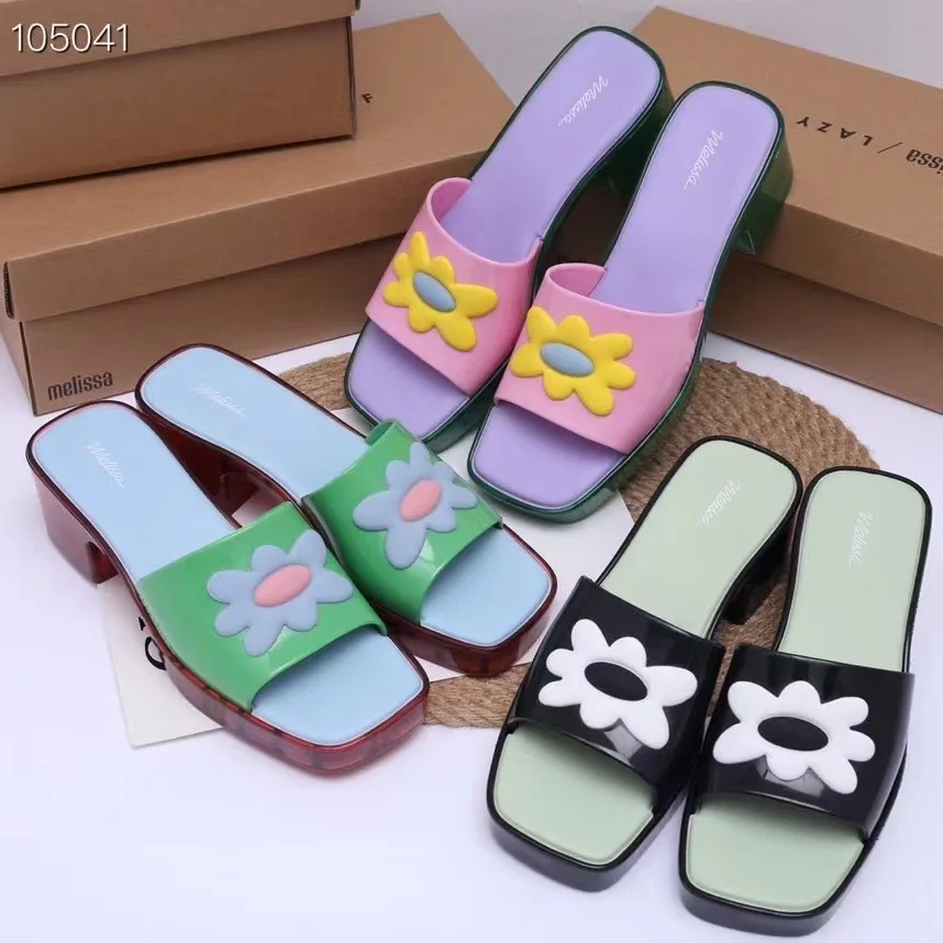 

Женские шлепанцы на высоком каблуке, с открытым носком, со стразами