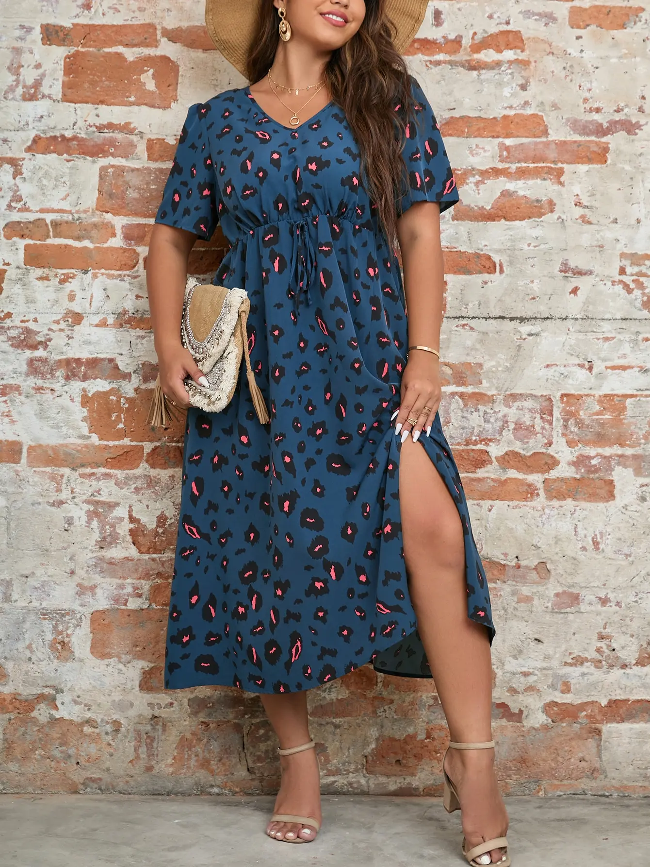 Женское вечернее платье средней длины