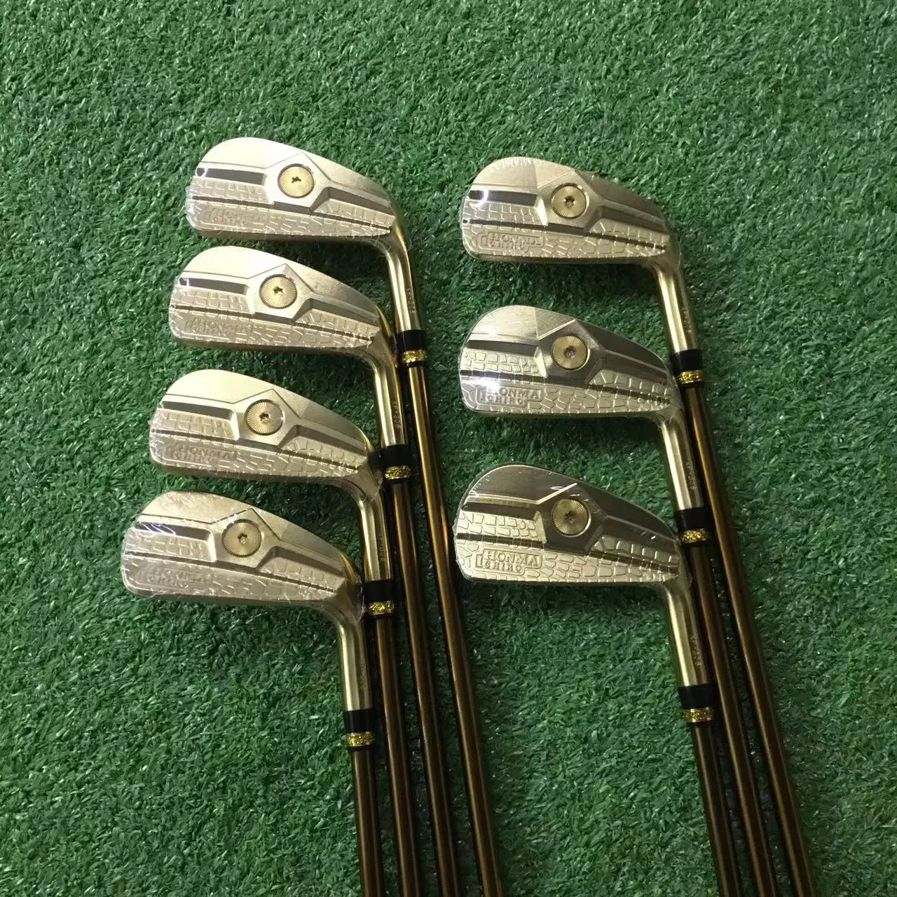 

new Golf Irons Ichiro Honma hollow Golf Irons golden 7pcs 456789P Steel or graphite Shaft Golf Clubs