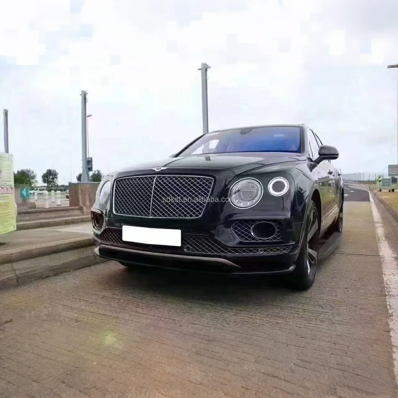 Фото Боковые подножки 26style для Bentley Bentayga №3