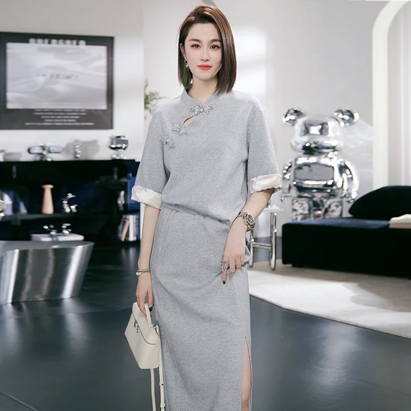 Женский комплект из двух предметов футболка с воротником-стойкой коротким