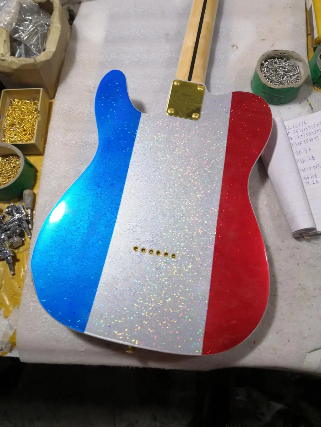 Actory custom Новая Металлическая красная синяя Серебристая 3 цвета под заказ электрическая гитара, Бесплатная доставка 6 струн электрическая гит... (art.: 3920bc34dd69a) - 3920bc34dd69a