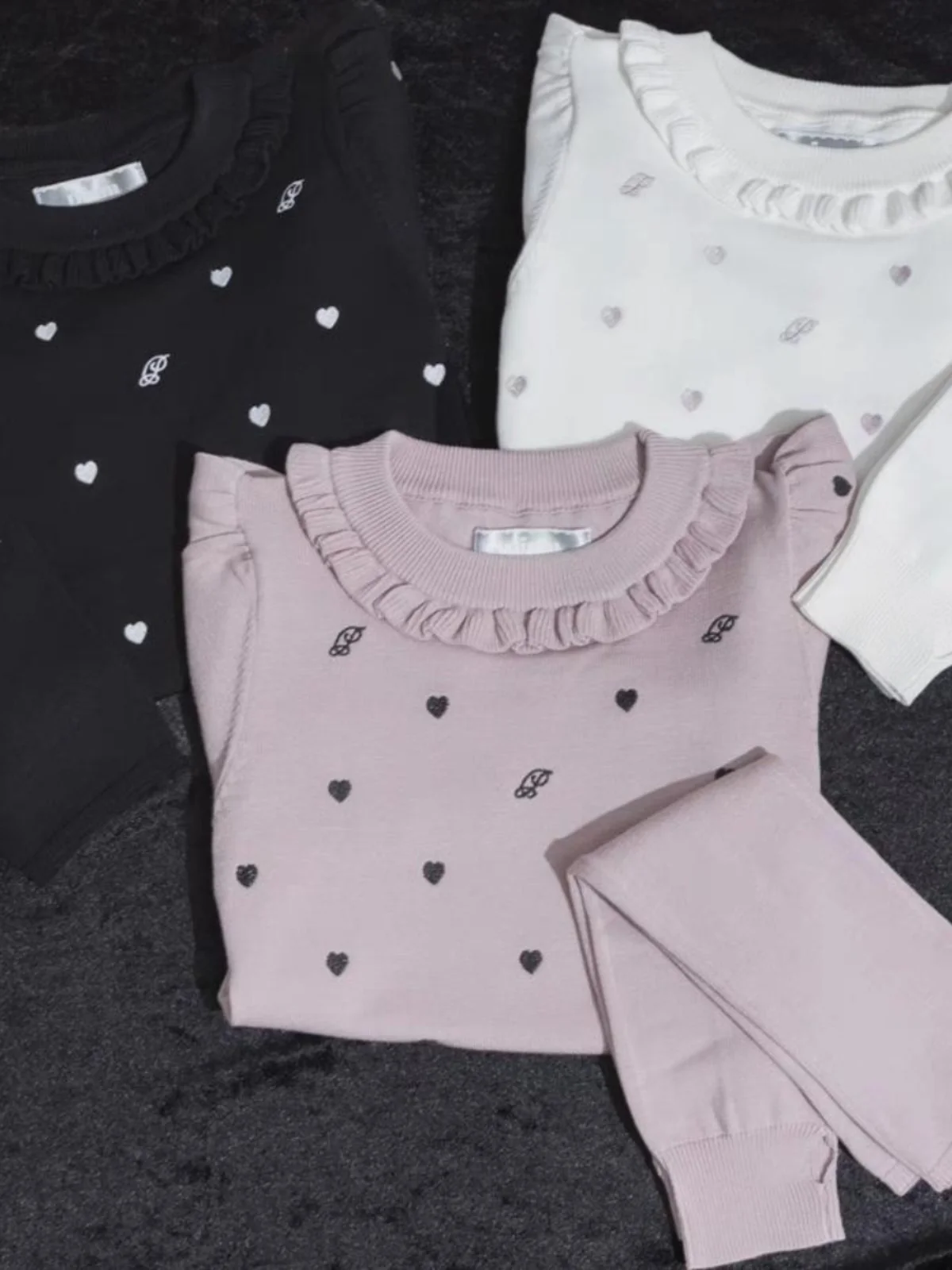 Короткий облегающий пуловер с круглым вырезом и рукавами-фонариками