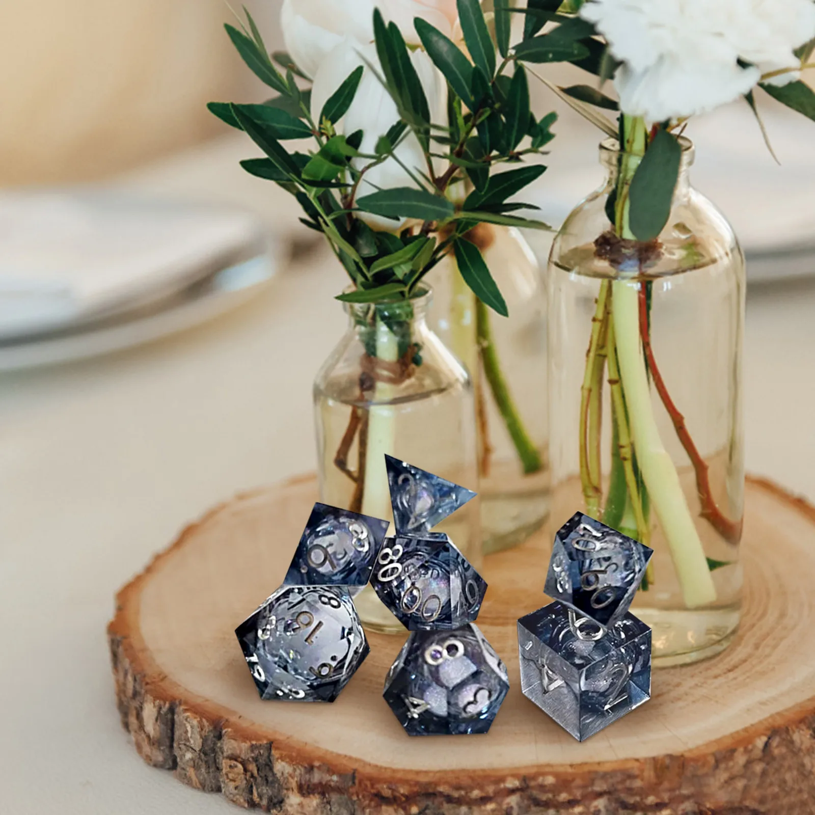 

Набор многогранных игральных костей с жидким сердечником, с острым краем, из полимерной смолы, идеальный подарок для любительского настоль...